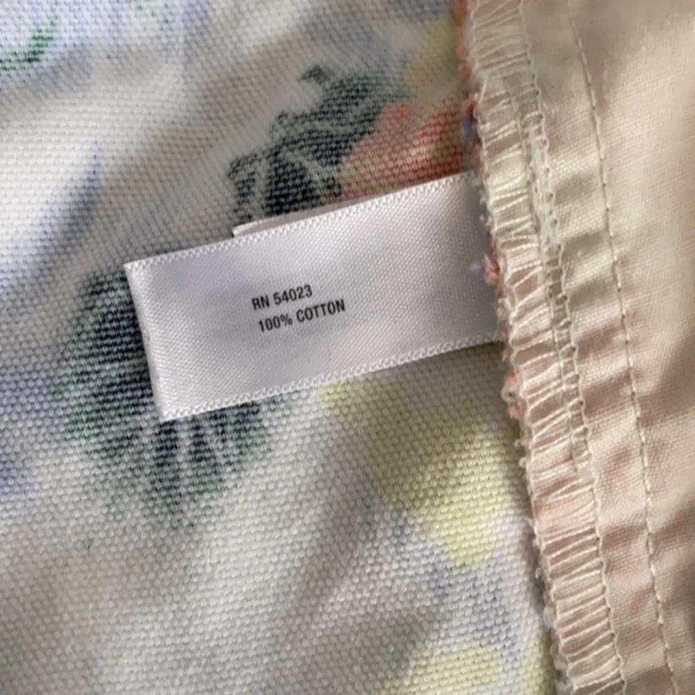 GAP City Shorts White Floral Mid Rise Size 12 EUC
